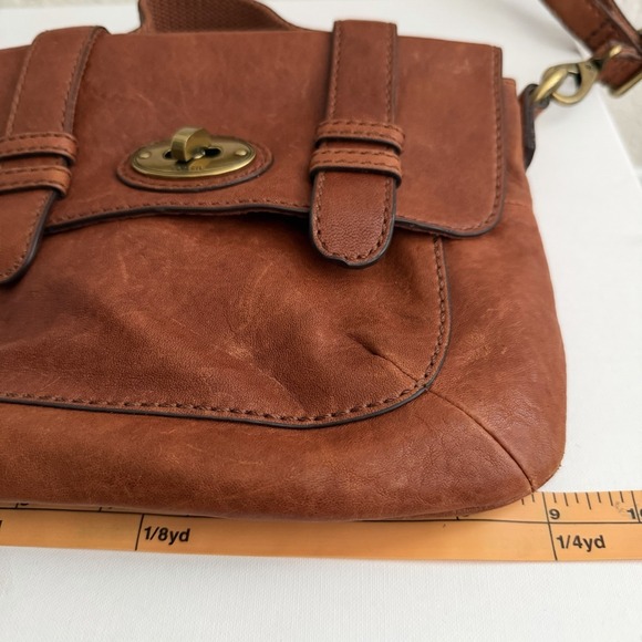 Fossil Leather Purse Crossbody Saddle Bag Brown Messenger Minimalist Key Charm - Picture 11 of 16